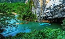 Complete Guide to 6 Tips for Renting a Car from Da Nang to Hue and Phong Nha Cave